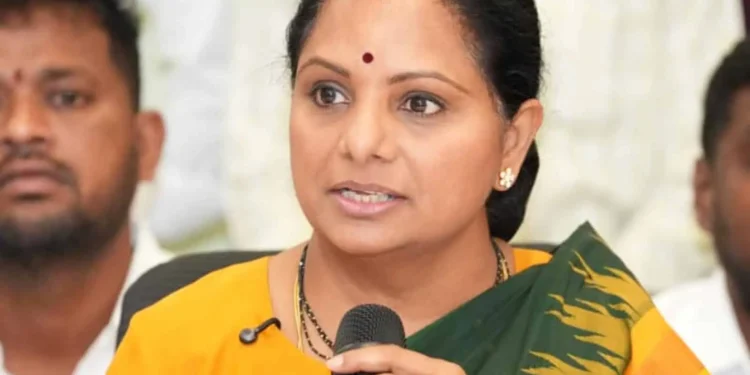 నా కంఠంలో ప్రాణం ఉన్నంత వరకు భారాసలోకి వెళ్లను: కవిత