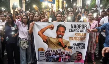 వాంగ్చుక్కు మద్దతుగా అమెరికాలో ప్లకార్డులతో నిరసన 13 వాంగ్చుక్కు మద్దతుగా అమెరికాలో ప్లకార్డులతో నిరసన