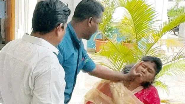 ఒంగోలులో వైకాపా మహిళా నేత ఆత్మహత్యాయత్నం.. పార్టీ నేతలపై తీవ్ర ఆరోపణలు 1 ఒంగోలులో వైకాపా మహిళా నేత ఆత్మహత్యాయత్నం.. పార్టీ నేతలపై తీవ్ర ఆరోపణలు