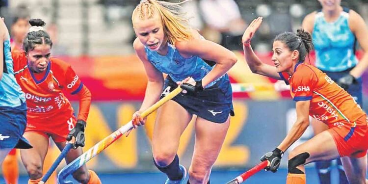 అమ్మాయిలూ ముందుకు.. రెండో రౌండ్‌కు భారత్‌