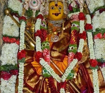 శ్రావణ శుక్రవారం సందర్భంగా అమ్మవారికి విశేష పూజలు 1 శ్రావణ శుక్రవారం సందర్భంగా అమ్మవారికి విశేష పూజలు
