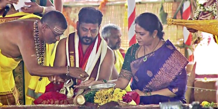 వర్షాలు సమృద్ధిగా కురవాలని ఆకాంక్ష.. వరుణ యాగంలో పాల్గొన్న సీఎం