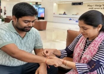 రాఖీ కట్టే చేతులే రక్షించాయి.. తమ్ముడి కోసం కిడ్నీ దానం చేసిన అక్క