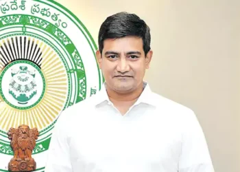 నేపాల్లో ఏపీ యాత్రికుల కలకలం.. ఐదుగురి ఆచూకీ కోసం గాలింపు 2 నేపాల్లో ఏపీ యాత్రికుల కలకలం.. ఐదుగురి ఆచూకీ కోసం గాలింపు