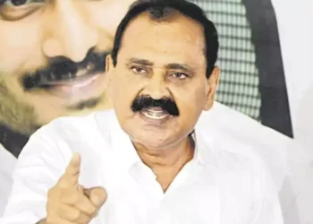 తిరుచానూరు పోలీస్స్టేషన్లో భూమన.. ప్రశ్నిస్తున్న పోలీసులు 2 తిరుచానూరు పోలీస్స్టేషన్లో భూమన.. ప్రశ్నిస్తున్న పోలీసులు