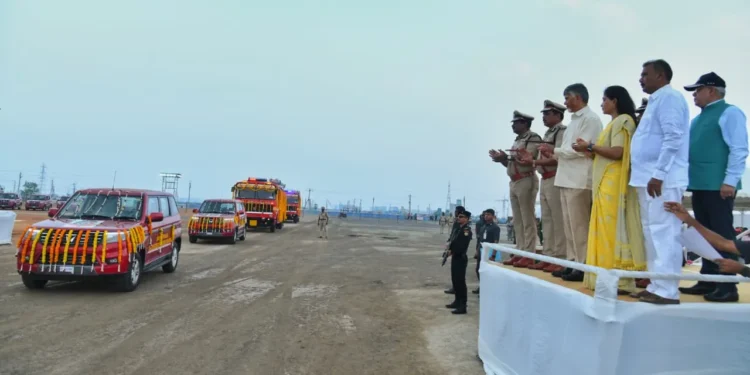 అత్యవసర సేవలకు మరింత బలం.. 58 ఫైర్ఫైటింగ్ వాహనాలు ప్రారంభం 1 అత్యవసర సేవలకు మరింత బలం.. 58 ఫైర్ఫైటింగ్ వాహనాలు ప్రారంభం