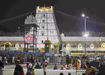 శ్రీవారి సన్నిధిలో సినీ నటుడు సాయిదుర్గా తేజ్‌, క్రికెటర్‌ తిలక్‌ వర్మ