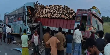 ఆగి ఉన్న లారీని ఢీకొన్న ఆర్టీసీ బస్సు.. 16 మందికి గాయాలు