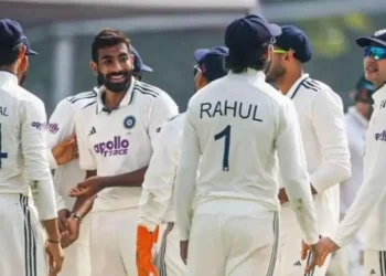 తొలి టెస్టులో ముగ్గురు స్పిన్నర్లు.. టీమ్ఇండియా తుది జట్టుపై ఆసక్తి 1 తొలి టెస్టులో ముగ్గురు స్పిన్నర్లు.. టీమ్ఇండియా తుది జట్టుపై ఆసక్తి