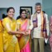 సీఎం చంద్రబాబుకు రాఖీ శుభాకాంక్షలు.. అభిమానాన్ని చాటుకున్న మహిళా నేతలు 8 సీఎం చంద్రబాబుకు రాఖీ శుభాకాంక్షలు.. అభిమానాన్ని చాటుకున్న మహిళా నేతలు