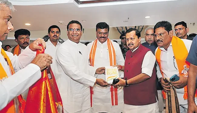 మోదీ పాలనలో భారత్‌ ప్రగతికి అక్షర రూపం