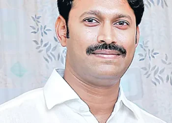 వివేకా హత్య కేసులో ఈడీ దూకుడు.. 7 చోట్ల సోదాలు 22 వివేకా హత్య కేసులో ఈడీ దూకుడు.. 7 చోట్ల సోదాలు
