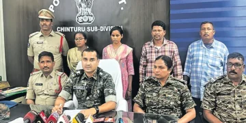 హిడ్మా గన్‌మన్‌ సహా ముగ్గురు మావోయిస్టుల లొంగుబాటు