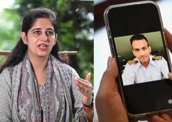 ‘నా భర్తను బలిపశువును చేశారు’.. భారత నావికుడి భార్య ఆవేదన 1 ‘నా భర్తను బలిపశువును చేశారు’.. భారత నావికుడి భార్య ఆవేదన