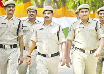 7 వేలకుపైగా పోలీస్ పోస్టులు.. దరఖాస్తు ప్రక్రియకు ముహూర్తం ఖరారు 2 7 వేలకుపైగా పోలీస్ పోస్టులు.. దరఖాస్తు ప్రక్రియకు ముహూర్తం ఖరారు