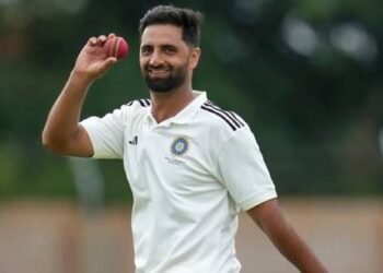 శ్రీలంక టెస్టు సిరీస్కు టీమ్ఇండియాలో కీలక మార్పు.. నబీకి చోటు 2 శ్రీలంకతో జరగనున్న రెండు టెస్టుల సిరీస్కు భారత జట్టులో అకిబ్ నబీకి చోటు దక్కింది