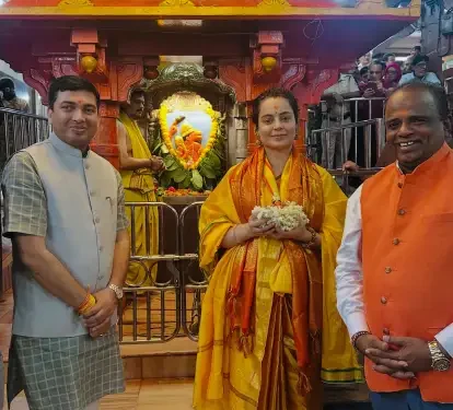 ముంబయి సిద్ధివినాయకుడిని దర్శించుకున్న కంగనా రనౌత్ 1 ముంబయి సిద్ధివినాయకుడిని దర్శించుకున్న కంగనా రనౌత్