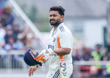 లంచ్ తర్వాత తొలి బంతికే పంత్కు షాక్.. 63 పరుగుల వద్ద ఔట్ 4 లంచ్ తర్వాత తొలి బంతికే పంత్కు షాక్.. 63 పరుగుల వద్ద ఔట్