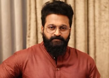 మెల్బోర్న్ ఫిల్మ్ ఫెస్టివల్లో రిషబ్ శెట్టి జోరు.. ఉత్తమ దర్శకుడిగా ఎంపిక 2 మెల్బోర్న్ ఫిల్మ్ ఫెస్టివల్లో రిషబ్ శెట్టి జోరు.. ఉత్తమ దర్శకుడిగా ఎంపిక