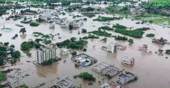 భారీ వర్షాలతో కామారెడ్డి జిల్లాలో వాగులు, వంకలు పొంగిపొర్లుతున్నాయి.