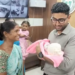 చిన్నారి ప్రాణాలు కాపాడిన కమిషనర్.. తల్లిదండ్రుల కోరికతో ‘జస్విక శ్రీ’గా నామకరణం 8 చిన్నారి ప్రాణాలు కాపాడిన కమిషనర్.. తల్లిదండ్రుల కోరికతో ‘జస్విక శ్రీ’గా నామకరణం