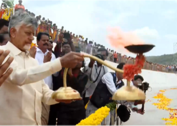 వెలిగొండకు జలకళ.. ఫేజ్-1ను జాతికి అంకితం చేసిన చంద్రబాబు 48 వెలిగొండకు జలకళ.. ఫేజ్-1ను జాతికి అంకితం చేసిన చంద్రబాబు
