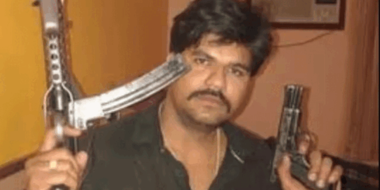 పోలీసుల ఎన్‌కౌంటర్‌లో మోస్ట్‌ వాంటెడ్‌ గ్యాంగ్‌స్టర్‌ సుజిత్‌ సిన్హా హతం