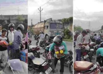 చెత్తకుప్పలో చాక్లెట్ల డబ్బాలు.. ఎగబడి తీసుకెళ్లిన జనం!
