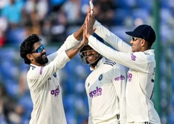 భారత్‌ భారీ స్కోరు.. వరుణుడి ఆటంకం