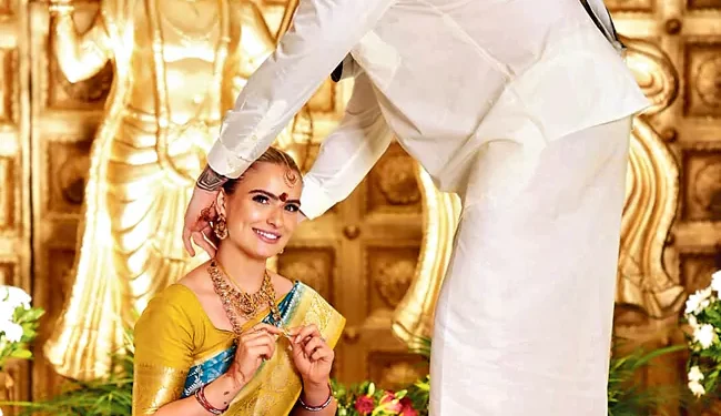 విశాఖలో అరుదైన వివాహం.. భారత సంప్రదాయానికి ఫిదా అయిన ఆస్ట్రేలియా జంట