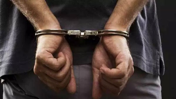 మాజీ ఓఎస్డీ సుమంత్ కేసులో ముగ్గురి అరెస్టు 1 మాజీ ఓఎస్డీ సుమంత్ కేసులో ముగ్గురి అరెస్టు