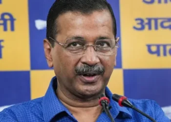 వినియోగదారులకు E20, స్వచ్ఛమైన పెట్రోల్లో ఎంపిక ఇవ్వాలి: కేజ్రీవాల్ 14 వినియోగదారులకు E20, స్వచ్ఛమైన పెట్రోల్లో ఎంపిక ఇవ్వాలి: కేజ్రీవాల్