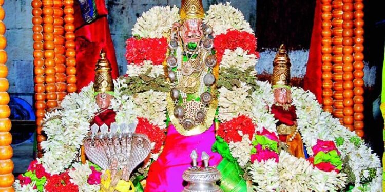 భక్తిశ్రద్ధల నడుమ అహోబిలంలో ఏకాదశి పూజలు 1 భక్తిశ్రద్ధల నడుమ అహోబిలంలో ఏకాదశి పూజలు