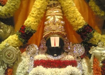 వీఐపీ బ్రేక్‌ దర్శనంలో శ్రీవారిని దర్శించుకున్న సుధామూర్తి దంపతులు