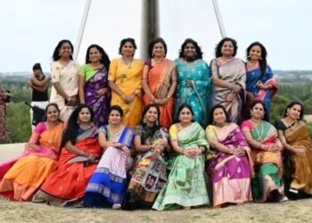 లండన్‌లో చేనేత సందడి.. భారతీయ సంస్కృతిని చాటిన తెలుగు మహిళలు