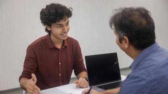 ఇంటర్వ్యూలో విజయానికి పుస్తక జ్ఞానం ఒక్కటే సరిపోదు.. ఈ నైపుణ్యాలూ కావాలి 1 ఇంటర్వ్యూలో విజయానికి పుస్తక జ్ఞానం ఒక్కటే సరిపోదు.. ఈ నైపుణ్యాలూ కావాలి