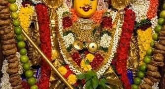 ఇంద్రకీలాద్రిపై గోవా ముఖ్యమంత్రి.. అమ్మవారికి ప్రత్యేక పూజలు 52 ఇంద్రకీలాద్రిపై గోవా ముఖ్యమంత్రి.. అమ్మవారికి ప్రత్యేక పూజలు