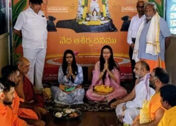 కీసరగుట్టకు బాలీవుడ్‌ నటి కాజోల్‌ కుమార్తె.. ప్రత్యేక పూజలు