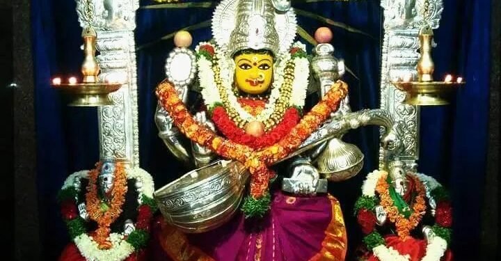 చీరపై తెలుగు అక్షరాల అందం.. బాసర అమ్మవారికి అంకితం 1 చీరపై తెలుగు అక్షరాల అందం.. బాసర అమ్మవారికి అంకితం