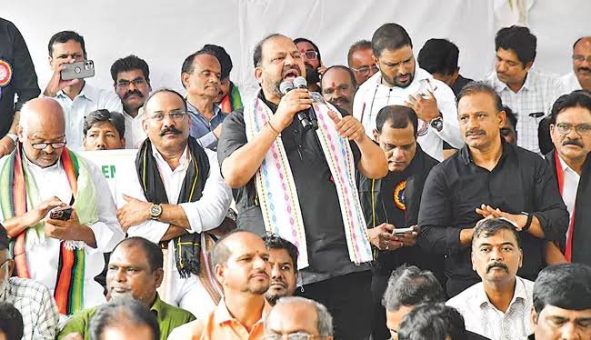 డిమాండ్లు నెరవేర్చకుంటే ‘చలో హైదరాబాద్’ 1 డిమాండ్లు నెరవేర్చకుంటే ‘చలో హైదరాబాద్’