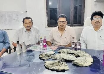 ఎన్‌వోసీకి రూ.4 లక్షల లంచం.. ఏసీబీకి చిక్కిన ముగ్గురు అధికారులు