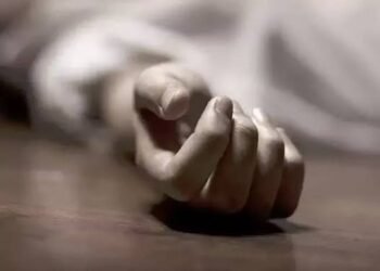 కర్ణాటకలో విషాదం.. రైలు ఢీకొని ముగ్గురు ఏపీ వాసుల మృతి