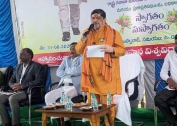 హుస్నాబాద్‌ను విద్యా కేంద్రంగా అభివృద్ధి చేస్తాం: పొన్నం ప్రభాకర్