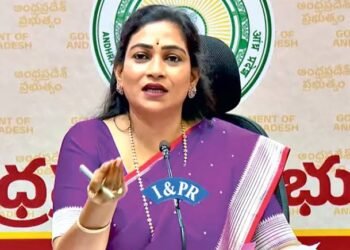 సముద్రంలో గల్లంతైన మత్స్యకారుడి కోసం ముమ్మరంగా గాలింపు 35 సముద్రంలో గల్లంతైన మత్స్యకారుడి కోసం ముమ్మరంగా గాలింపు