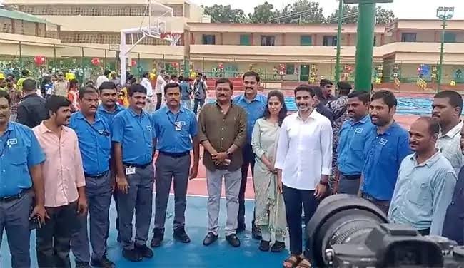 చంద్రంపాలెం స్కూల్ పేరు చెబితే.. వర్షమే గుర్తొస్తుంది: లోకేశ్ 1 చంద్రంపాలెం స్కూల్ పేరు చెబితే.. వర్షమే గుర్తొస్తుంది: లోకేశ్
