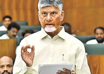 బీసీలకు 34% రిజర్వేషన్లు.. చరిత్రాత్మక నిర్ణయం: చంద్రబాబు 2 బీసీలకు 34% రిజర్వేషన్లు.. చరిత్రాత్మక నిర్ణయం: చంద్రబాబు
