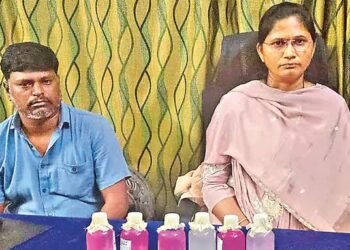 పన్ను తగ్గిస్తామని రూ.లక్ష డిమాండ్.. రూ.50 వేలకు బేరం 2 పన్ను తగ్గిస్తామని రూ.లక్ష డిమాండ్.. రూ.50 వేలకు బేరం