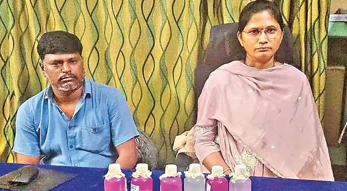 పన్ను తగ్గిస్తామని రూ.లక్ష డిమాండ్.. రూ.50 వేలకు బేరం 1 పన్ను తగ్గిస్తామని రూ.లక్ష డిమాండ్.. రూ.50 వేలకు బేరం