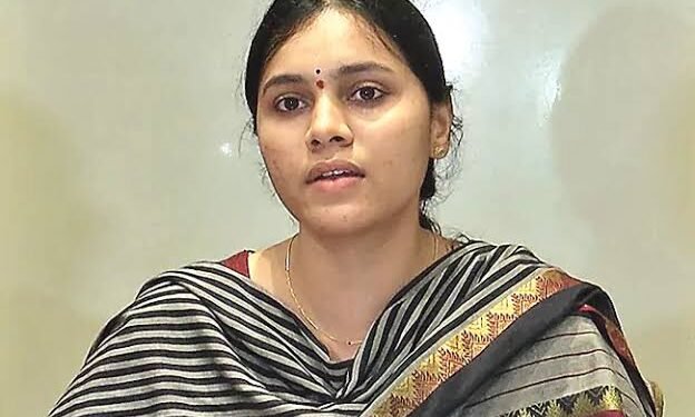 జోగి కుటుంబం వేధింపులపై ఫిర్యాదు చేసినా ఫలితం లేదు: మేఘన 1 జోగి కుటుంబం వేధింపులపై ఫిర్యాదు చేసినా ఫలితం లేదు: మేఘన