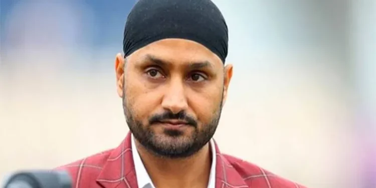 ఆటగాళ్ల డైట్‌పై ప్రశ్నించా.. నాపై చర్యలు తీసుకున్నారు: హర్భజన్ సింగ్